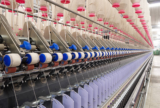 usine textile - textile industry loom machine textile photos et images de collection