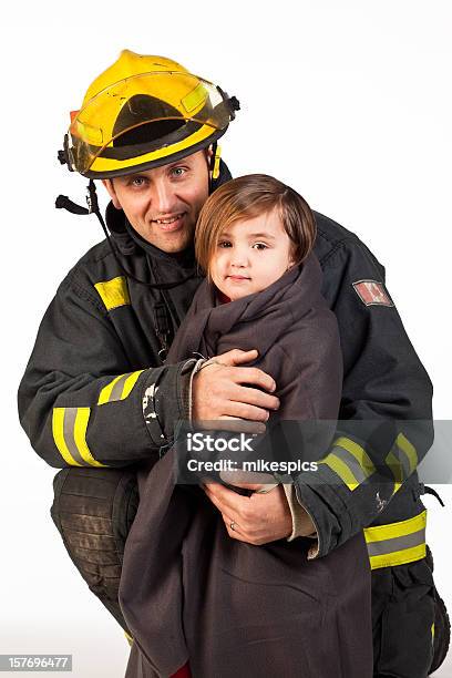 Foto de Foto De Estúdio De Bombeiros Segurando Menina e mais fotos de stock de Criança - Criança, Fundo Branco, Bombeiro