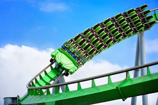 speed on a rollercoaster - lunapark treni stok fotoğraflar ve resimler