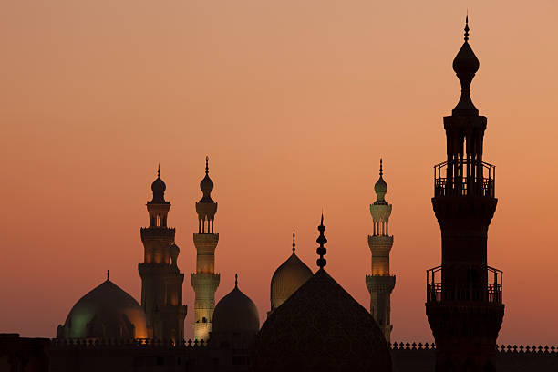 el cairo atardecer con towers - cairo egypt mosque minaret fotografías e imágenes de stock