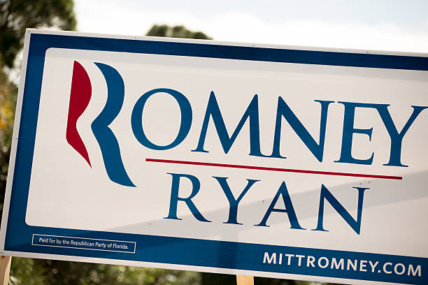 presidente obama e mitt romney debate banner - mitt romney fotos - fotografias e filmes do acervo