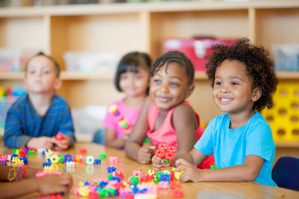 école maternelle - child group of people multi ethnic group classroom photos et images de collection