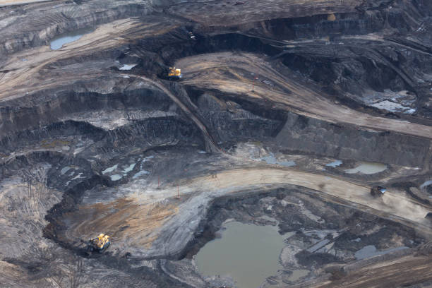 oilsands alberta' - fort mcmurray fotografías e imágenes de stock