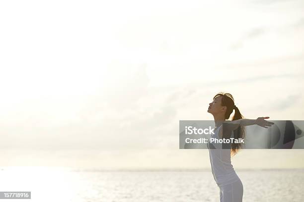 Lifestyle Stockfoto und mehr Bilder von Einatmen - Einatmen, Frauen, Strand