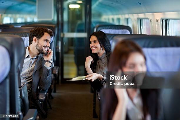 Gente De Negocios Trabajando En El Tren De Pasajeros Foto de stock y más banco de imágenes de Adulto