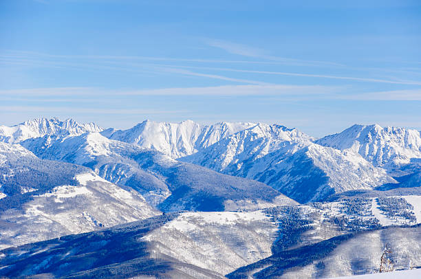 コロラド州ヴェイルバックのボウルとゴア山地山脈の冬景色 - colorado skiing usa color image ストックフォトと画像