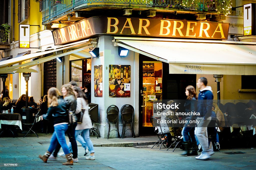 Bar Brera, Mediolan, Włochy - Zbiór zdjęć royalty-free (Bar - Lokal gastronomiczny)