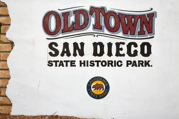 istock Old Town San Diego Welcome Sign 157719978