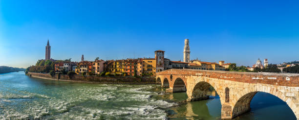 ponte pietra und verona, italien - verona italy bridge ponte pietra italy stock-fotos und bilder