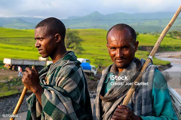 Ethiopian Mężczyzn I Zielony Krajobraz - zdjęcia stockowe i więcej obrazów Etiopia - Etiopia, Gondar, Afryka