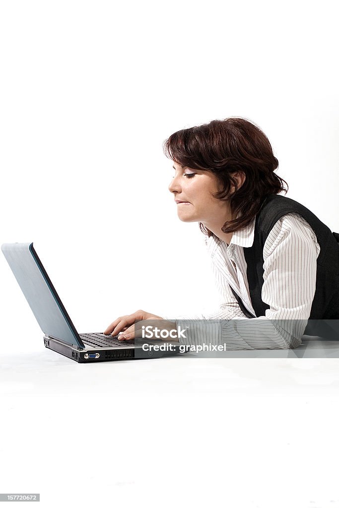 Menina adolescente usando um computador portátil - Royalty-free Adolescente Foto de stock