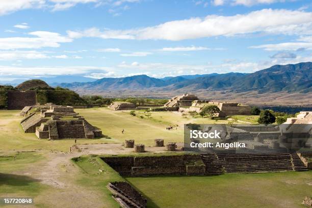 Monte Albán 2 - Fotografie stock e altre immagini di Monte Albán - Monte Albán, Messico, Piramide - Forma geometrica