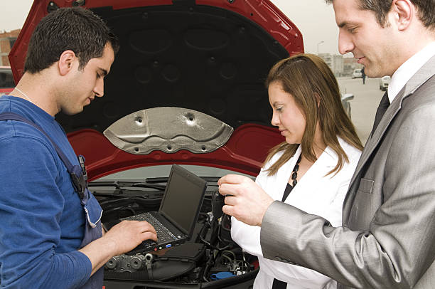 istock Repairman and customers 157721990