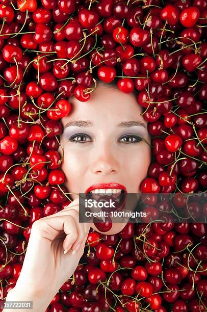 Cherry Mädchen Stockfoto und mehr Bilder von Kirsche - Kirsche, Obst, Essen - Mund benutzen