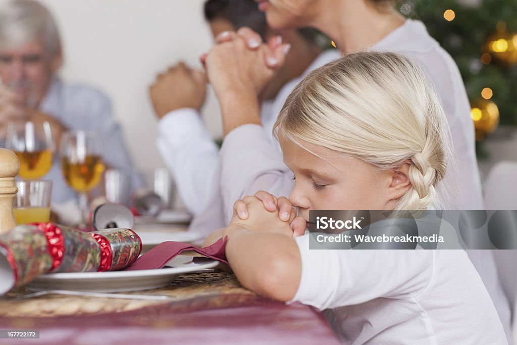 Rodzina Gadka Wdzięk przed obiadem - Zbiór zdjęć royalty-free (Modlić się przed jedzeniem)