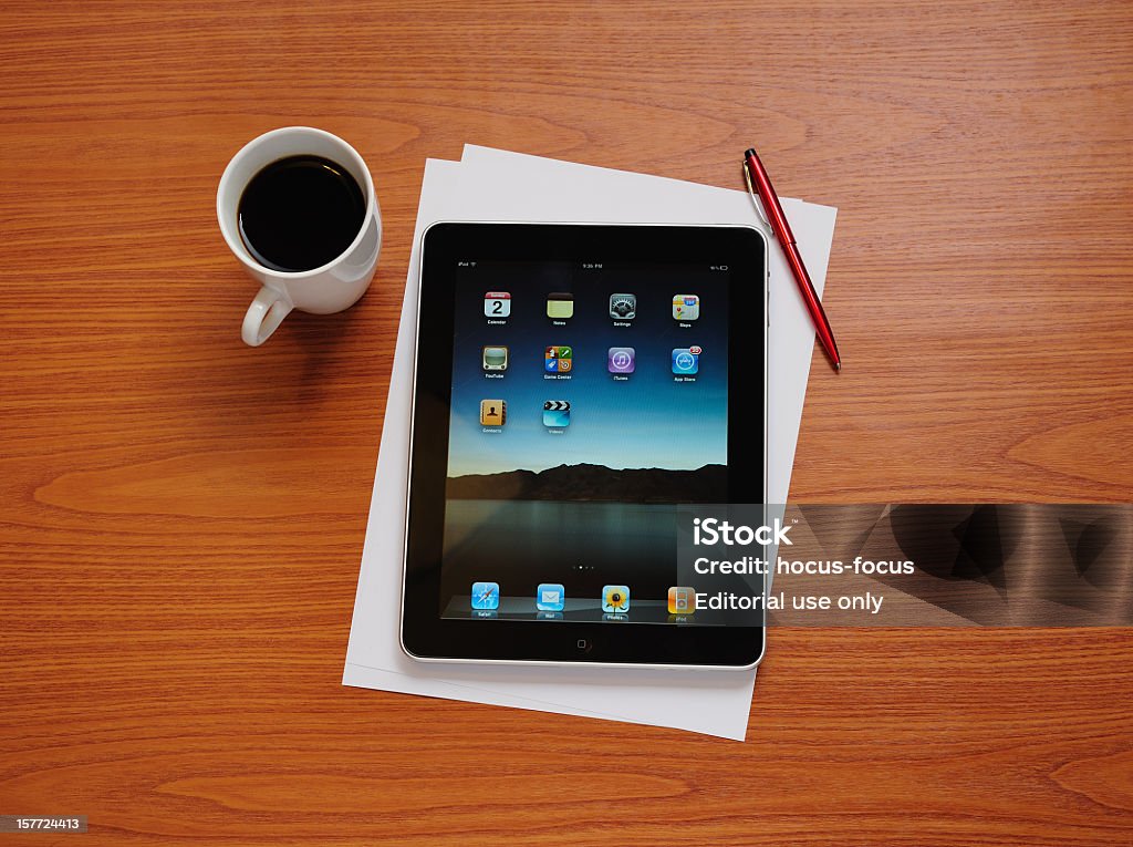 iPad sulla scrivania - Foto stock royalty-free di Affari