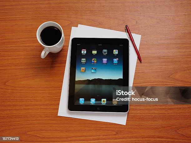 Ipad On 테스크에 0명에 대한 스톡 사진 및 기타 이미지 - 0명, iPad, 국제 금융