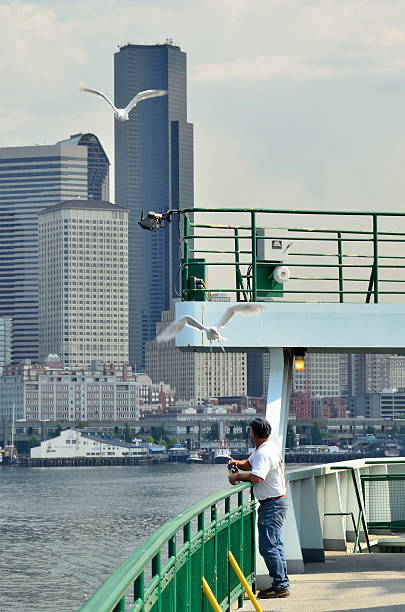 seattle-winslow transbordador, de seattle, washington - seattle ferry puget sound sound fotografías e imágenes de stock