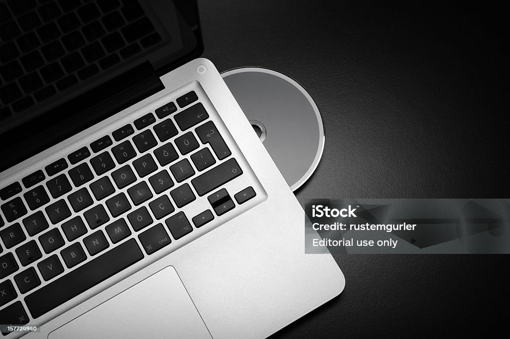 Apple MacBook Pro und leere CD - Lizenzfrei Aluminium Stock-Foto