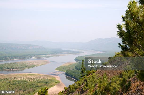 Photo libre de droit de Kolyma River banque d'images et plus d'images libres de droit de Chaîne de montagnes - Chaîne de montagnes, Cèdre, Fleuve et rivière