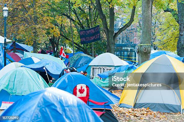 Foto de Occupy Toronto e mais fotos de stock de Bandeira Canadense - Bandeira Canadense, Canadá, Dia