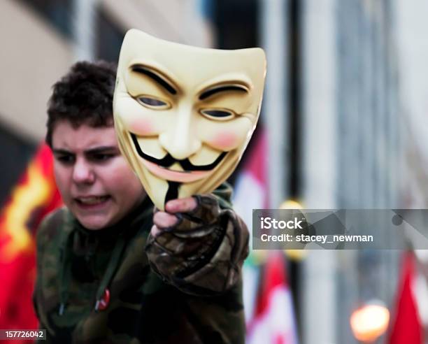 Intenso Overture Anonymous Mask Ocupante Foto de stock y más banco de imágenes de Color - Tipo de imagen - Color - Tipo de imagen, Editorial, Finanzas