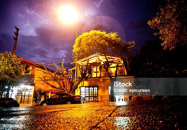 Foto de Relâmpago E Tempestades Selevam Sobre As Ruas De Iguazú Argentina e mais fotos de stock de Aldeia