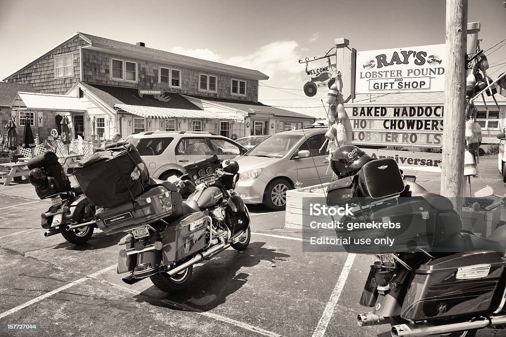 Motorräder partked außerhalb restaurant in New Hampshire - Lizenzfrei Auto Stock-Foto