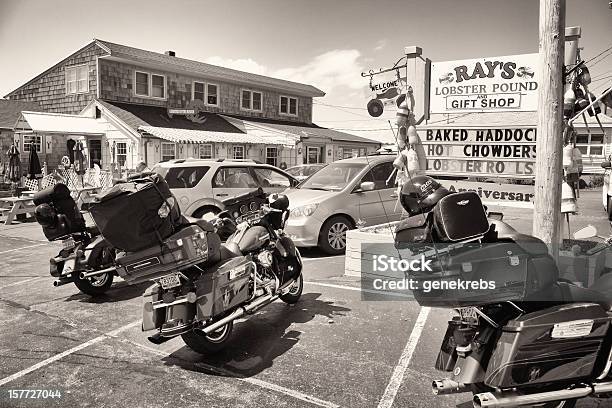 Photo libre de droit de Motorcyles Partked Restaurant À Lextérieur Dans Le New Hampshire banque d'images et plus d'images libres de droit de Caractéristiques côtières