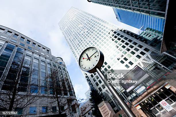 Uhr Im Finanzviertel Von London Stockfoto und mehr Bilder von Canary Wharf - Canary Wharf, Auf die Uhr sehen, London - England