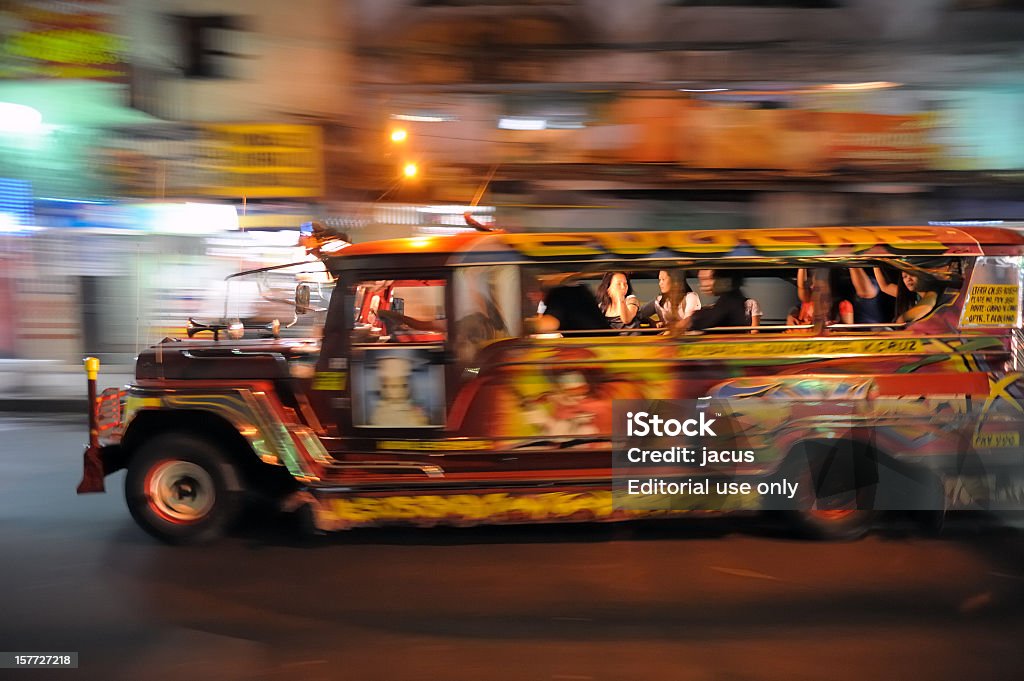 フィリピン jeepney - ジープニーのロイヤリティフリーストックフォト