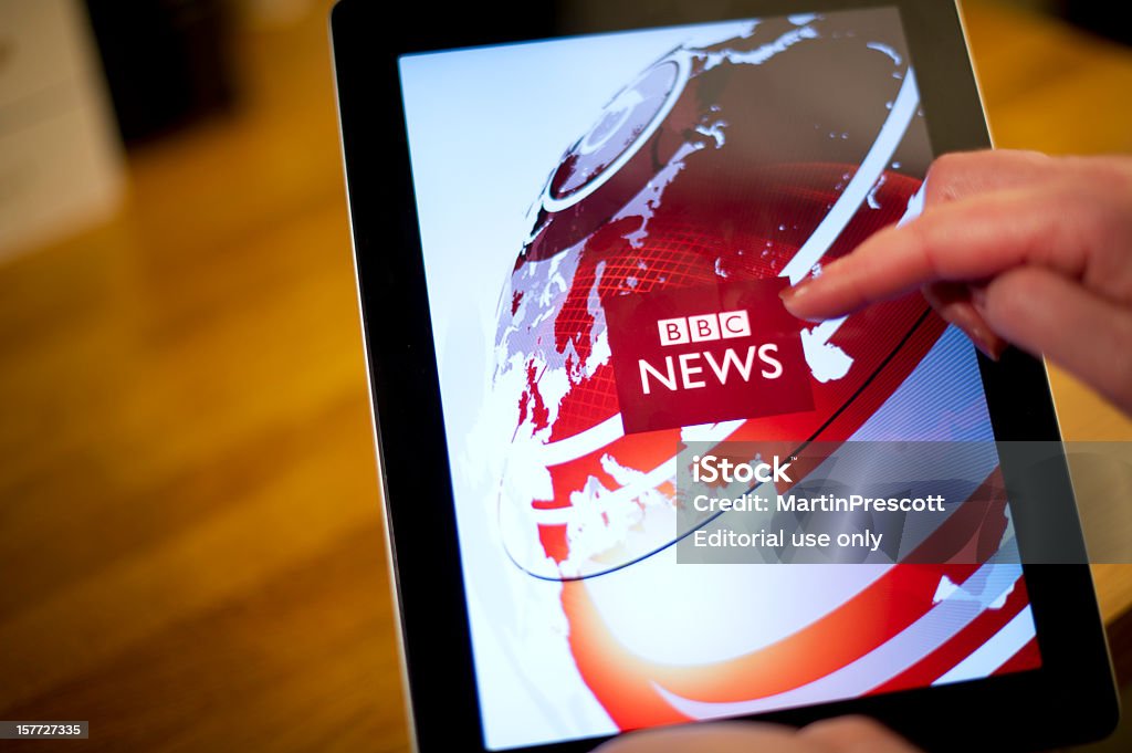 bbc новости на iPad2 - Стоковые фото BBC роялти-фри