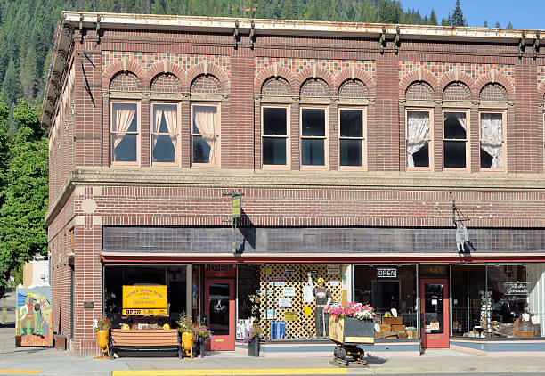 estação do centro da cidade de wallace, idaho - wallace american culture urban scene idaho imagens e fotografias de stock