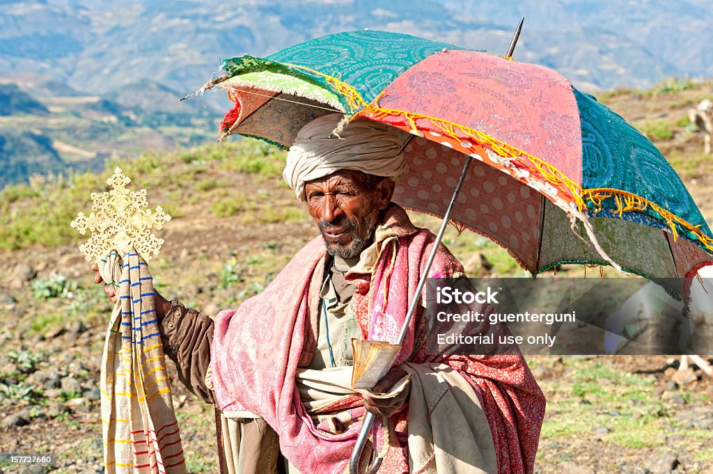 Kościół prawosławny Ksiądz w Axum, Etiopia - Zbiór zdjęć royalty-free (Etiopia)