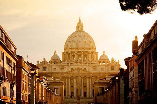 basílica de san pedro en el vaticano - cupola fotografías e imágenes de stock