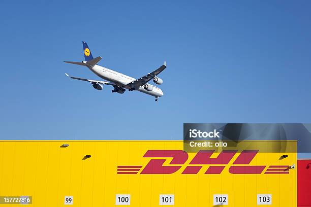 Dhl 流通および物流センター着陸飛行機 - DHLのストックフォトや画像を多数ご用意 - DHL, ドイツポスト, 貨物運送