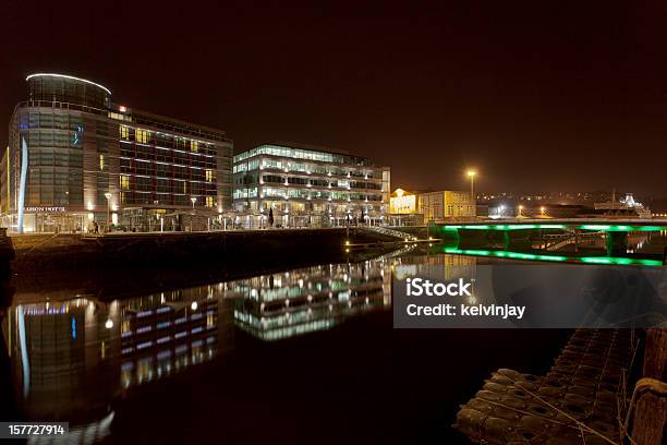 Photo libre de droit de Cork Ville Au Bord De Leau De Nuit banque d'images et plus d'images libres de droit de Culture irlandaise - Culture irlandaise, Editorial, Horizontal