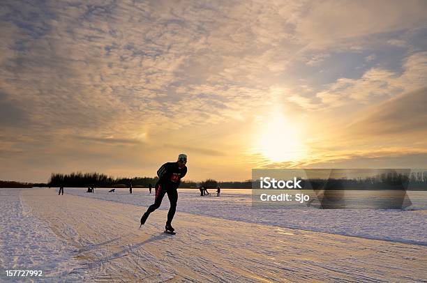 아이스 스케이팅 만들진 해질녘까지 겨울에 대한 스톡 사진 및 기타 이미지 - 겨울, 겨울 스포츠, 낮
