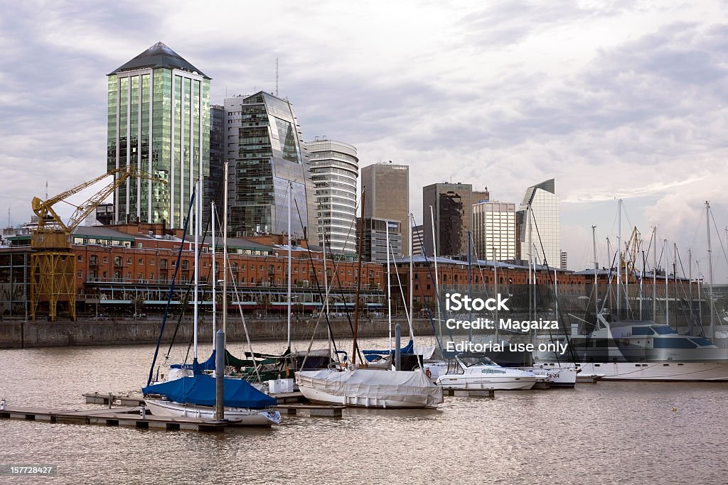 Grattacieli e marina di Puerto Madero - Foto stock royalty-free di Ambientazione esterna