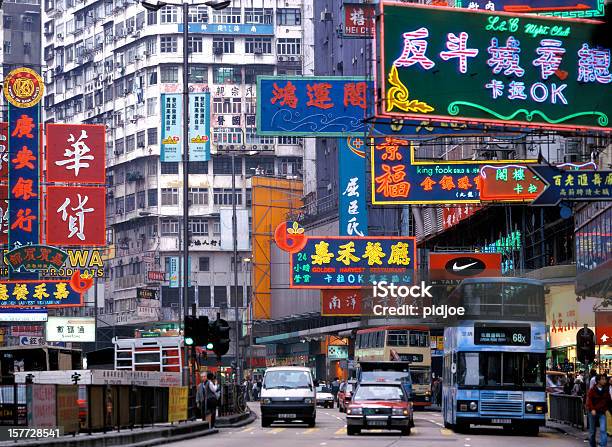 Gente Caminando En Jordan Road Kowloon Hong Kong De China Foto de stock y más banco de imágenes de Aire libre