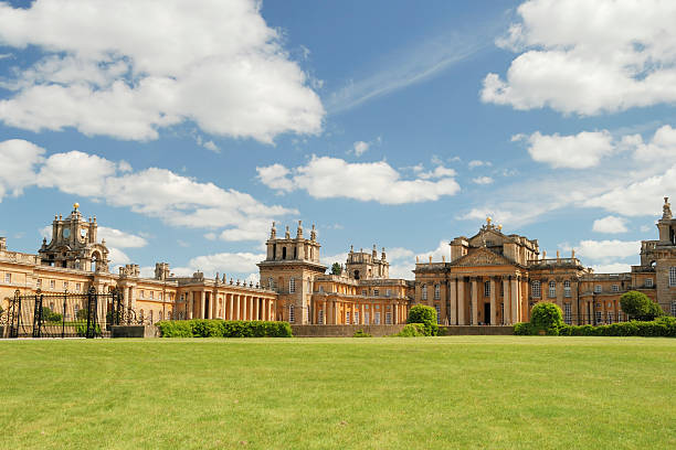 palácio de blenheim no verão - blenheim - fotografias e filmes do acervo