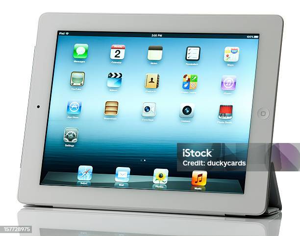 Color De Apple Ipad 3 Wifi 4 G Smart Cover Soporte Foto de stock y más banco de imágenes de Estar de pie