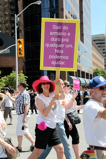 parada orgulho toronto - editorial vertical homosexual people imagens e fotografias de stock