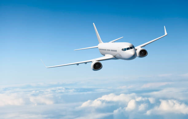 blanco de los aviones de pasajeros volando sobre nubes - wing airplane sky jet fotografías e imágenes de stock