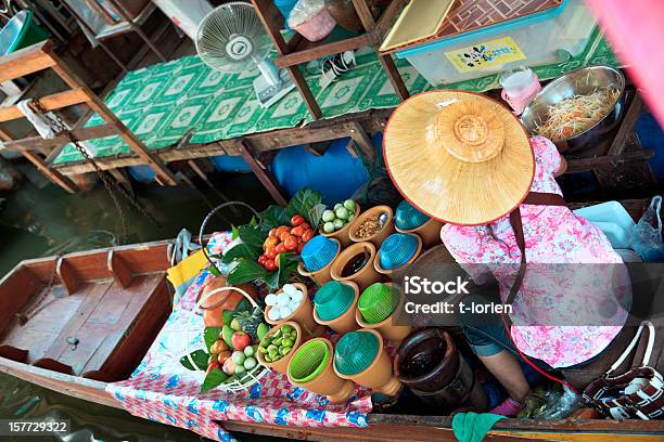 Foto de Mercado Flutuante Bangkok e mais fotos de stock de Adulto - Adulto, Bangkok, Capitais internacionais