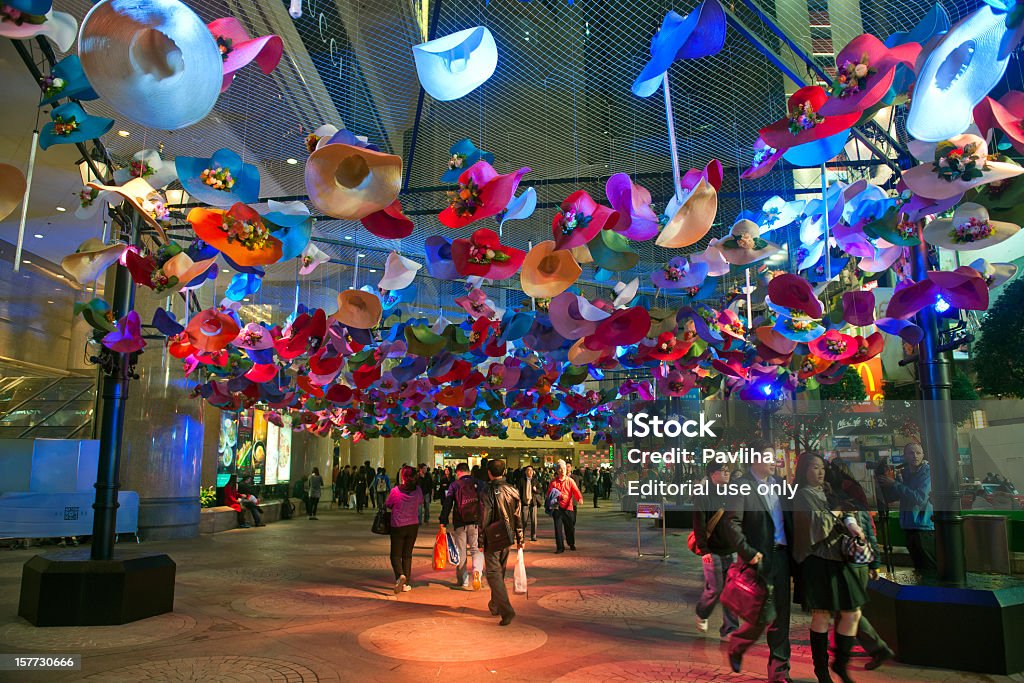 Luminosos rígidos en Hong Kong - Foto de stock de Admiralty District libre de derechos