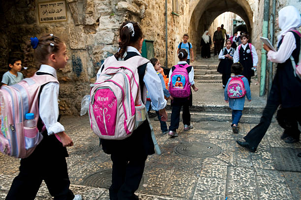 パレスチナ学生にエルサレム - muslim quarter ストックフォトと画像