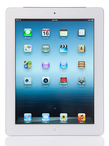 apple ipad 3 wi-fi, 4 g, con tracciati di ritaglio - ipad 3 ipad white digital tablet foto e immagini stock