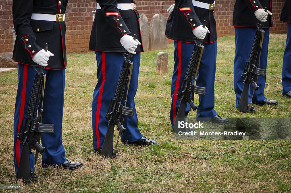 Marines e fucili - Foto stock royalty-free di Forze armate