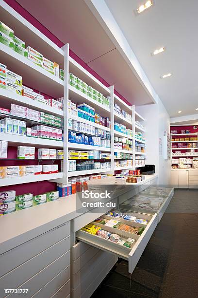 Ver Em Prateleiras E Abrir Caixas De Uma Farmácia - Fotografias de stock e mais imagens de Alemanha - Alemanha, Branco, Caixa